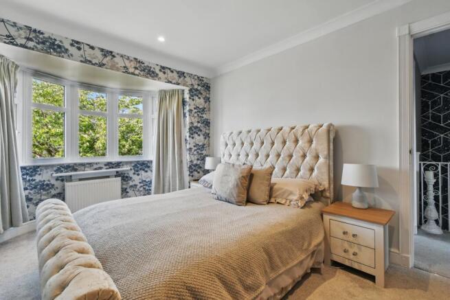 5 bed Semi-Detached for sale Image 7