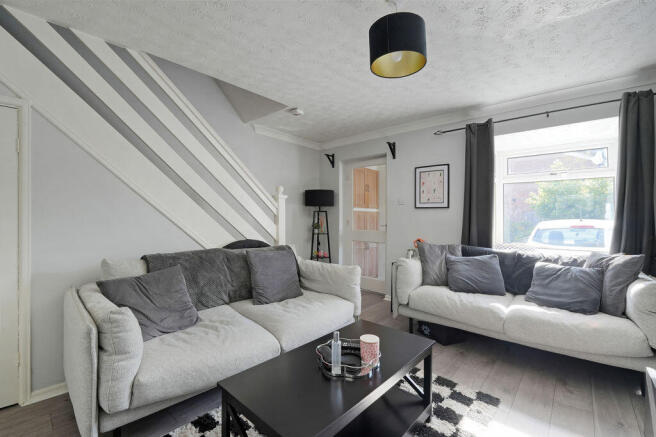 2 bed Semi-Detached to rent Image 5