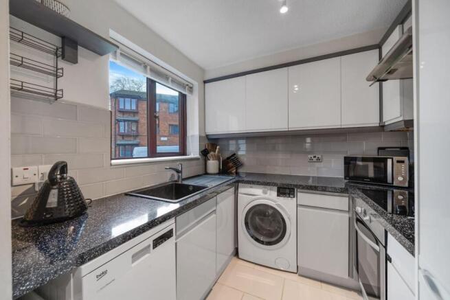 08-67fa81909 - PropWPen - NS - 2 Ashurst Close SE2