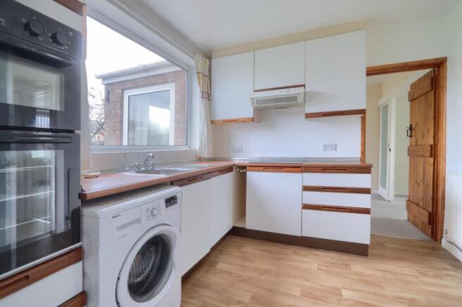 4 bed Semi-Detached for sale Image 5