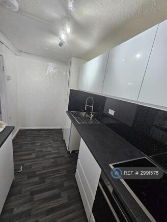 2 bed Flat to rent Image 10