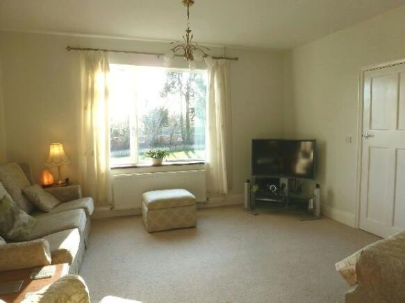 Lounge/Dining Room