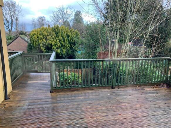 1 Wentworth Court decking.JPG