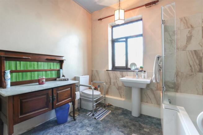 Bathroom2.jpg