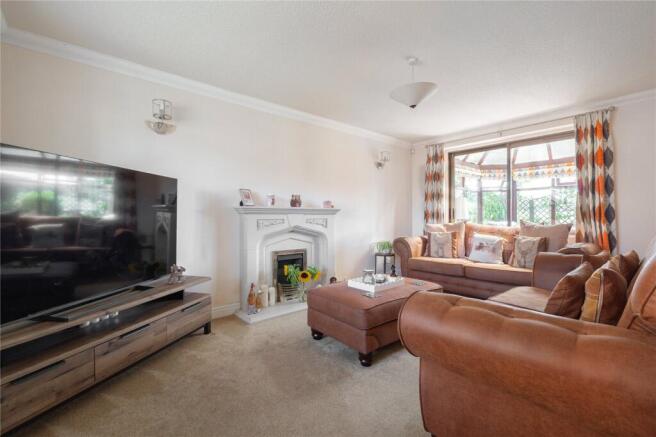 4 bed Detached for sale Image 8