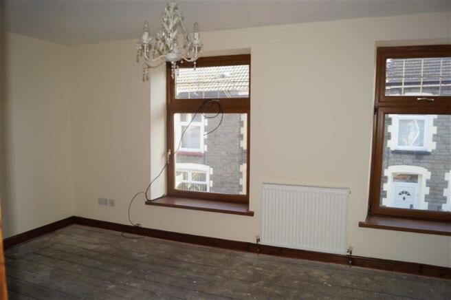 BEDROOM 1(FRONT)