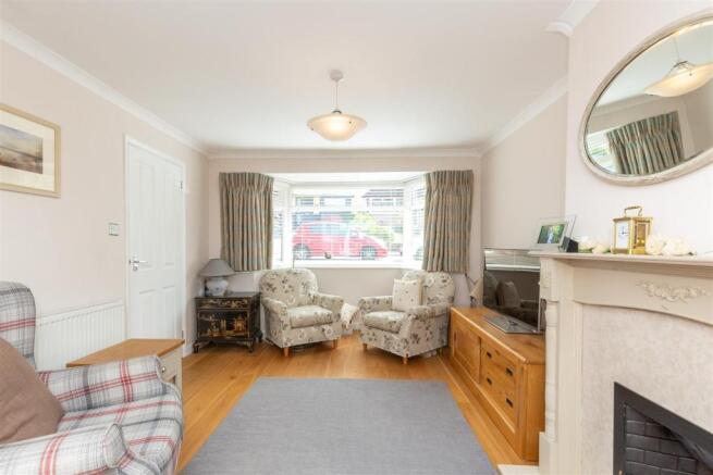 7 Winterbourne Close-17.jpg