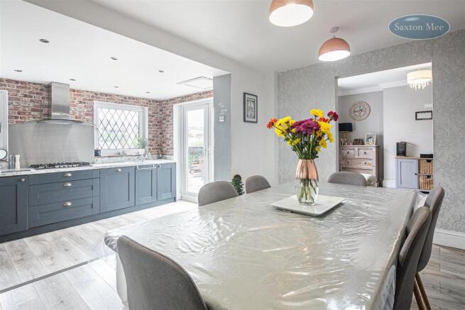 4 bed Semi-Detached for sale Image 7