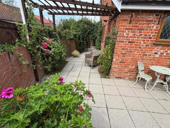 Patio 2.jpg