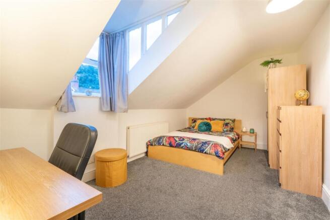4 bed House to rent Image 7