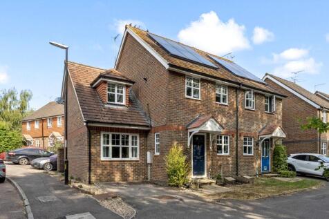 Wallis Way, Burgess Hill, RH15