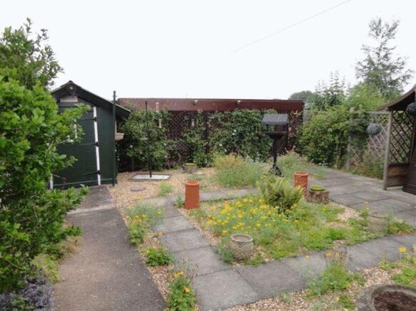 GARDEN 