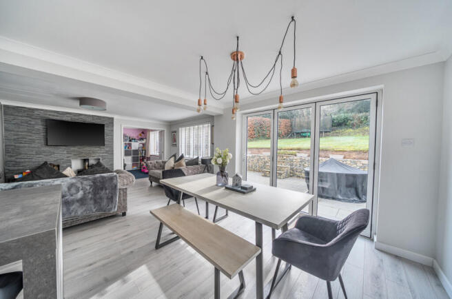 1404269-18-697cba...