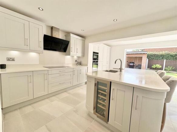 Kitchen 5.jpg