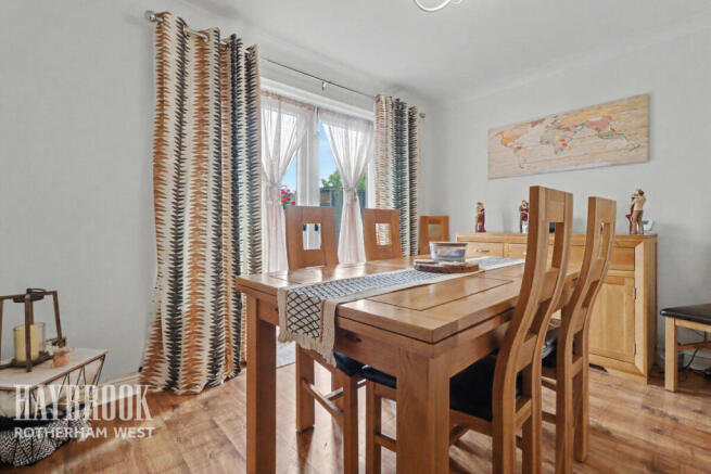 4 bed Detached for sale Image 10