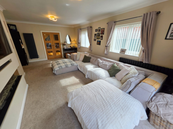 4 bed Detached for sale Image 12