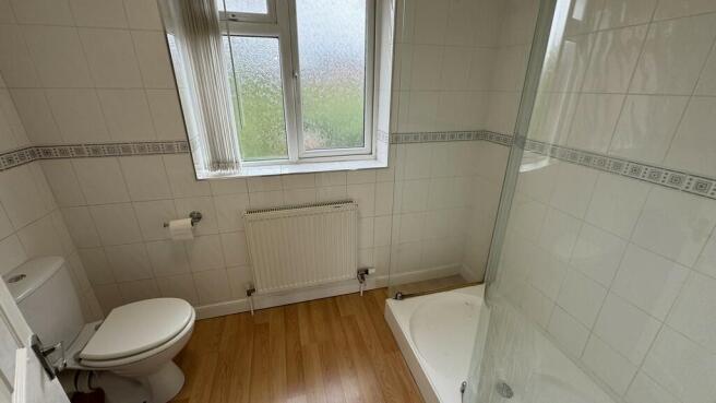 En-suite shower r...