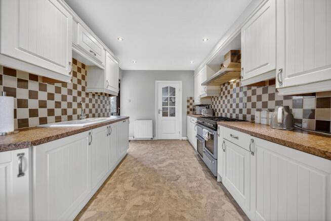 4 bed Detached for sale Image 6
