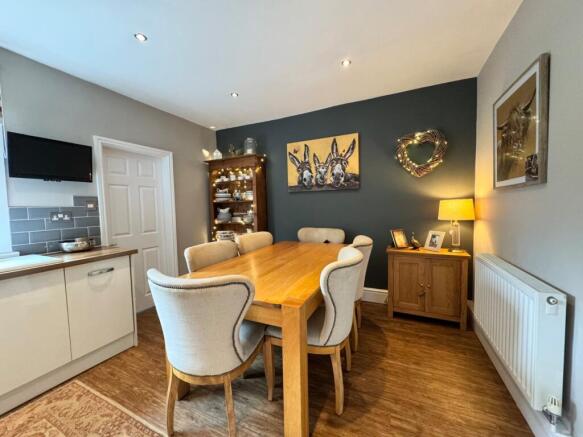 3 bed Semi-Detached to rent Image 12