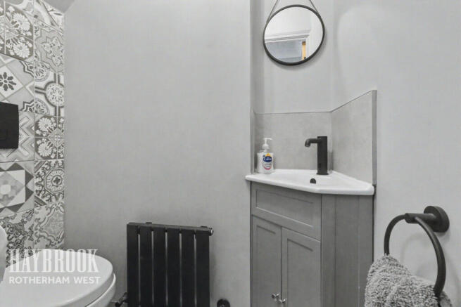 4 bed Detached for sale Image 8