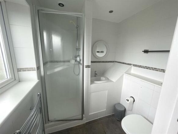 Ensuite2.JPG