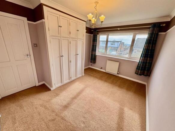 5 bed Semi-Detached for sale Image 8