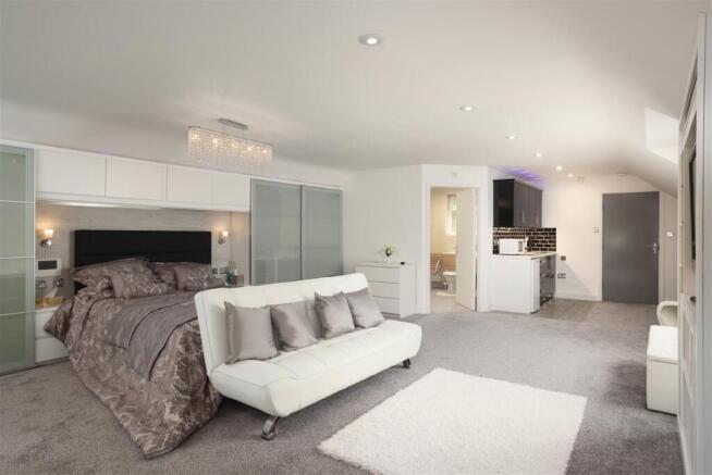 8 bed Detached for sale Image 8