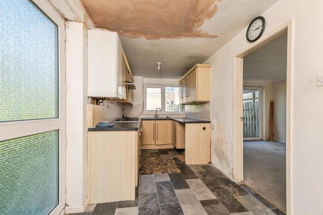 4 bed Semi-Detached for sale Image 5