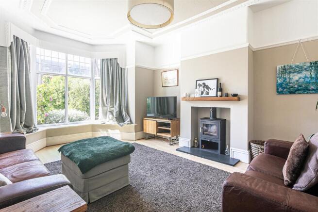 5 bed Semi-Detached for sale Image 9