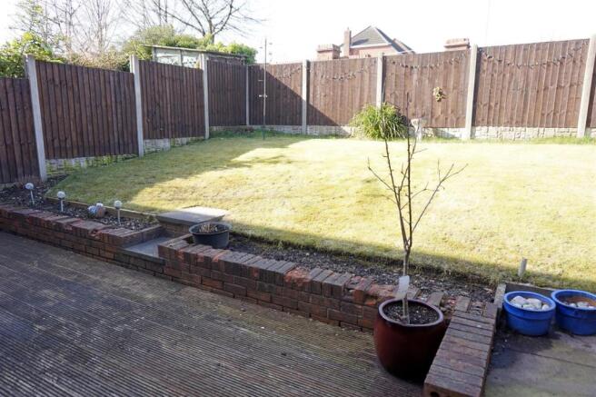 ENCLOSED REAR GARDEN