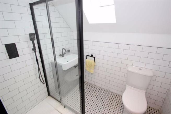 EN SUITE SHOWER ROOM / WC