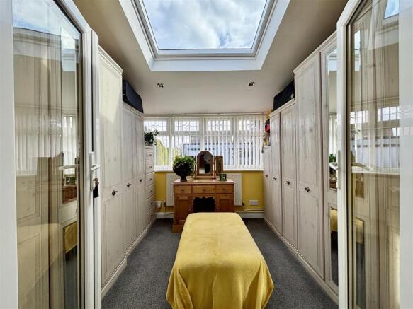 2 bed Semi-Detached Bungalow for sale Image 10