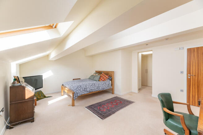 3 bed Apartment for sale Image 9