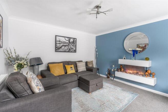 30 Foscote Rise, Banbury-5.jpg