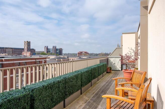 2 bed Apartment for sale Image 12