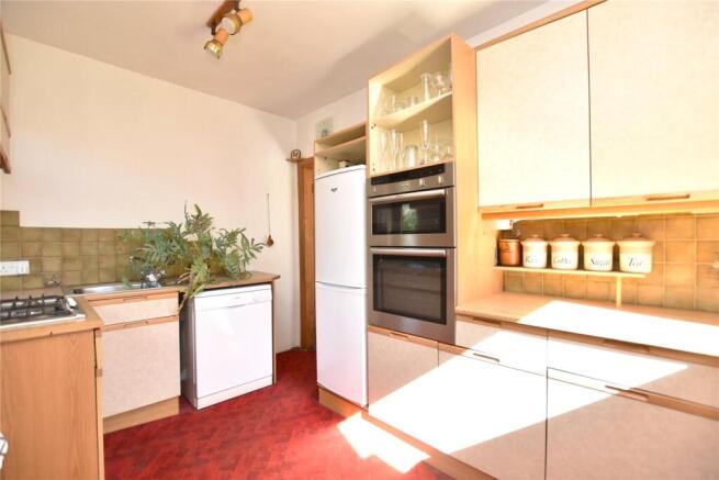 5 bed Bungalow for sale Image 12