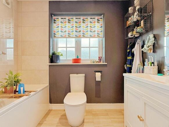 4 bed Semi-Detached for sale Image 12