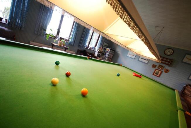 SNOOKER ROOM: