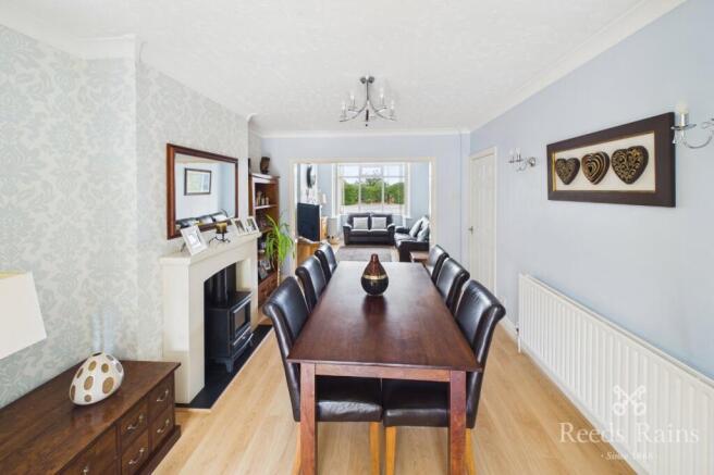 5 bed Semi-Detached for sale Image 4