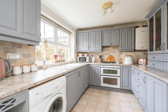 9 Muntz Crescent_3.jpg