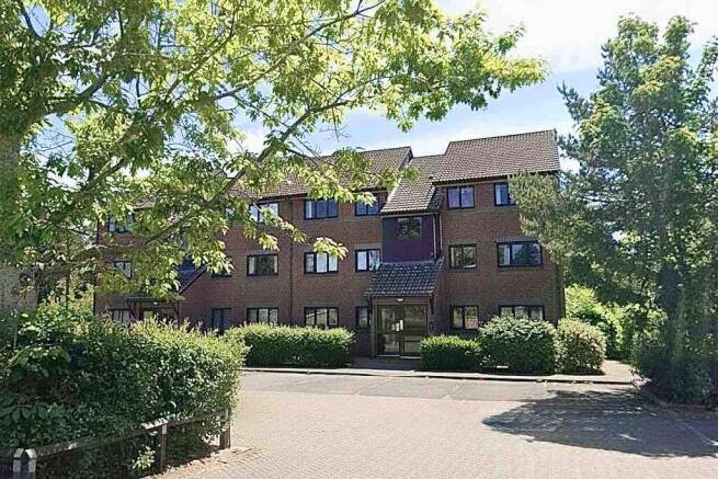 2 BEDROOM FIRST FLOOR FLAT
