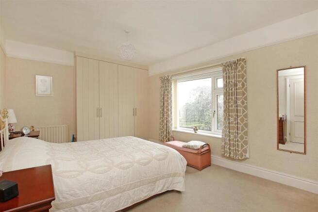 9.Bed1.JPG