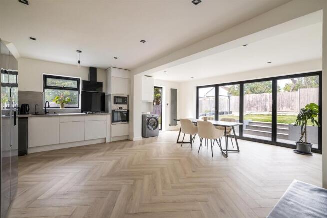 Deer Leap Grove, E4