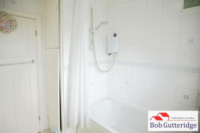 FIRST FLOOR BATHROOM