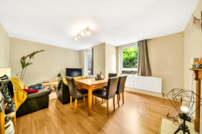 36, Jansen Walk, London SW11 2AZ