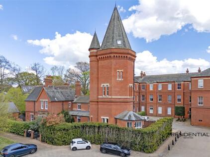 Brandesbury Square, Woodford Green, IG8