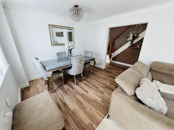 4 bed Detached for sale Image 9