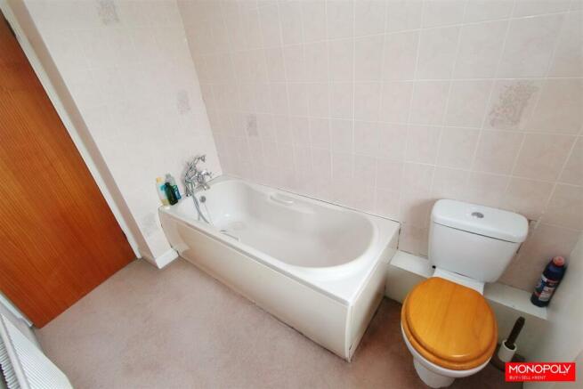 Annex Family Bathroom.jpg