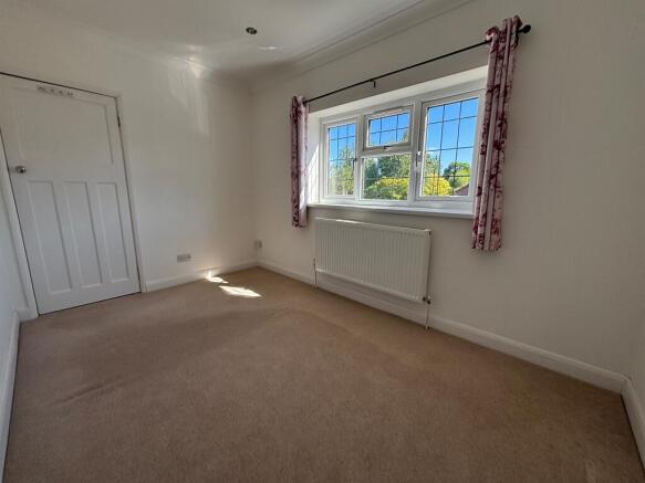 7 bed Detached for sale Image 9