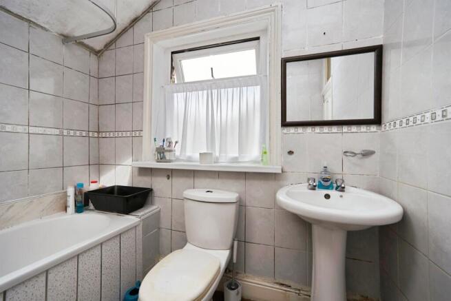 4 bed Terraced for sale Image 12